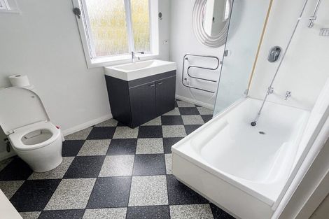 Photo of property in 136 Seaview Road, Westown, New Plymouth, 4310