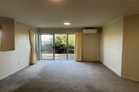 Photo of property in 14 Springtide Place, Red Beach, 0932
