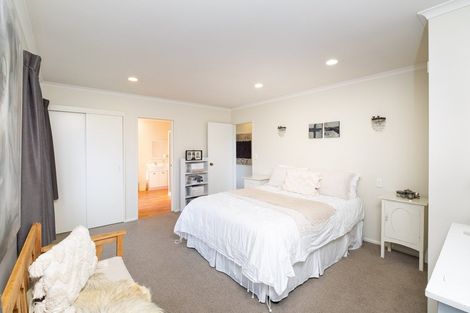 Photo of property in 2 Hanna Place, Havelock North, 4130