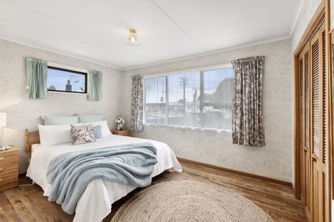 Photo of property in 24 Karaka Crescent, Levin, 5510