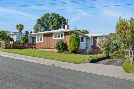Photo of property in 30 Sylvan Crescent, Te Atatu South, Auckland, 0610