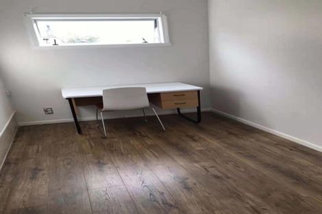 Photo of property in 5 Maui Pomare Street, Blockhouse Bay, Auckland, 0600