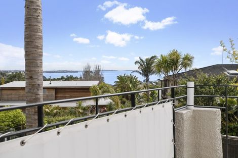 Photo of property in 2/164 Aberdeen Road, Campbells Bay, Auckland, 0620