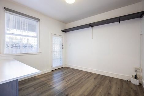 Photo of property in Devonport Apartments, 21/127 Saint Aubyn Street, New Plymouth, 4310