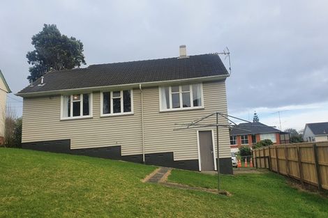 Photo of property in 98 Cook Street, Marfell, New Plymouth, 4310