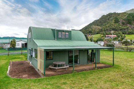 Photo of property in 1 Rawinia Place, Te Kaha, 3199