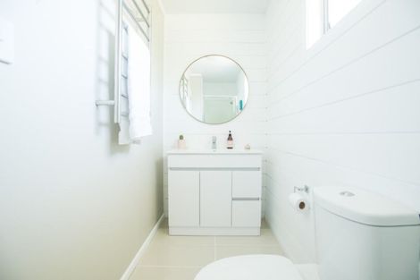 Photo of property in 57 Pacific Parade, Army Bay, Whangaparaoa, 0930