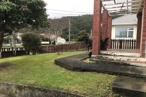 Photo of property in 179 Whites Line East, Waiwhetu, Lower Hutt, 5010
