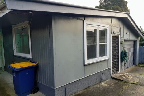 Photo of property in 16 Albert Road, Kelston, Auckland, 0602