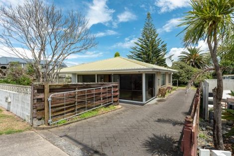 Photo of property in 66 Karewa Parade, Papamoa Beach, Papamoa, 3118