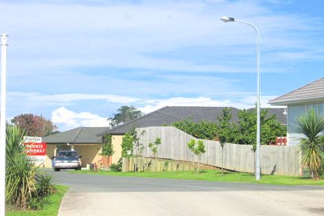 Photo of property in Carwyn Place, 4/352a Swanson Road, Ranui, Auckland, 0612