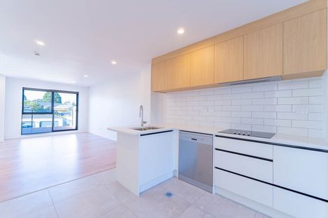 Photo of property in 1/82 Rosewarne Crescent, Glendene, Auckland, 0602
