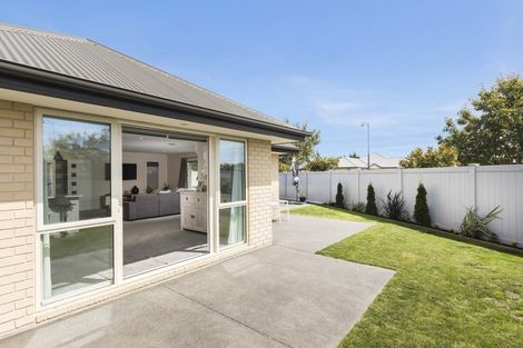 Photo of property in 6 Little Oaks Drive, Yaldhurst, Christchurch, 8042