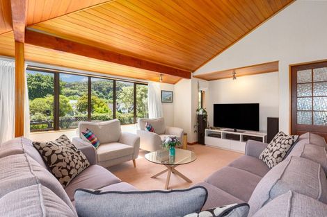 Photo of property in 2/16 Cheviot Road, Lowry Bay, Lower Hutt, 5013