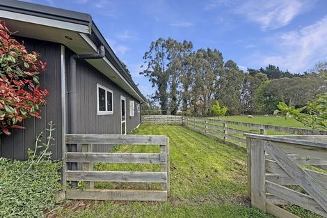 Photo of property in 646 No 2 Line, Fordell, 4572