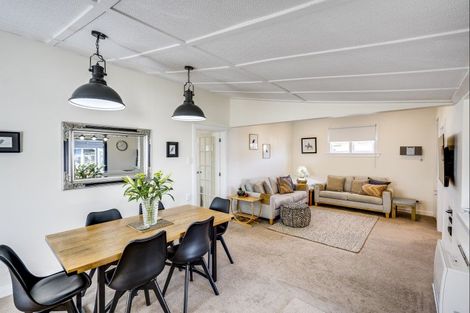 Photo of property in 206 Lyndon Road West, Hastings, 4122