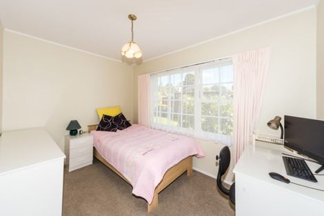 Photo of property in 1/135 Glenmore Road, Sunnyhills, Auckland, 2010