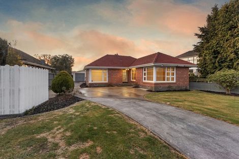Photo of property in 10 Mappleton Avenue, Burnside, Christchurch, 8053