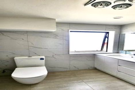 Photo of property in 39 Cascades Road, Pakuranga Heights, Auckland, 2010