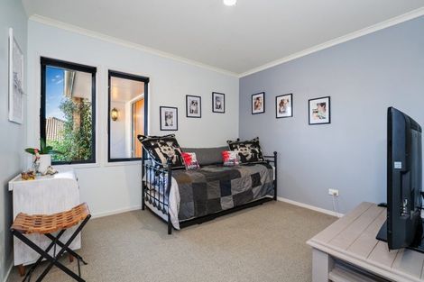 Photo of property in 2 Holcombrooke Lane, Welcome Bay, Tauranga, 3175