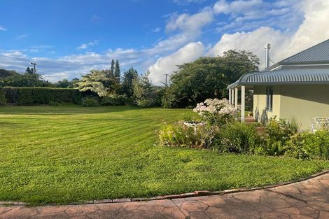 Photo of property in 20 Paraekaretu Street, Hunterville, 4730