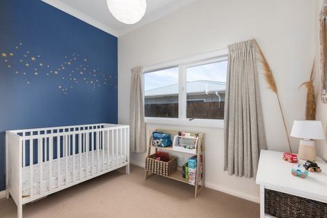 Photo of property in 19 Main Road, Titahi Bay, Porirua, 5022