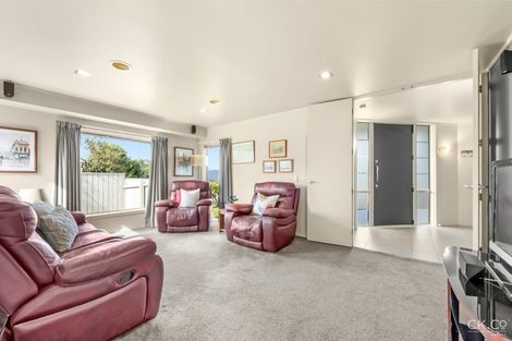 Photo of property in 18 Arahiwi Grove, Tirohanga, Lower Hutt, 5010