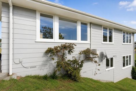 Photo of property in 33 Castor Crescent, Cannons Creek, Porirua, 5024
