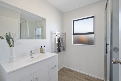 Photo of property in 18 Suzanne Grove, Kelvin Grove, Palmerston North, 4414