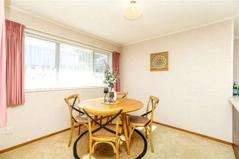 Photo of property in 2/481 Saint Aubyn, Moturoa, New Plymouth, 4310