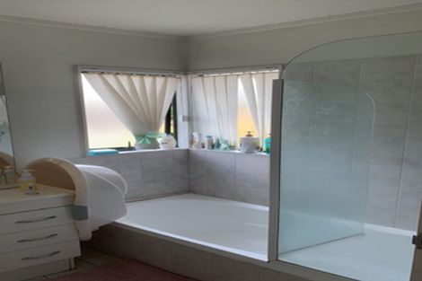 Photo of property in 1/112 Seaview Road, Glenfield, Auckland, 0629