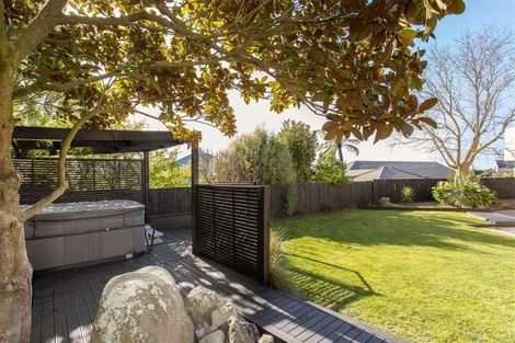 Photo of property in 4 Somerton Rise, Westmorland, Christchurch, 8025