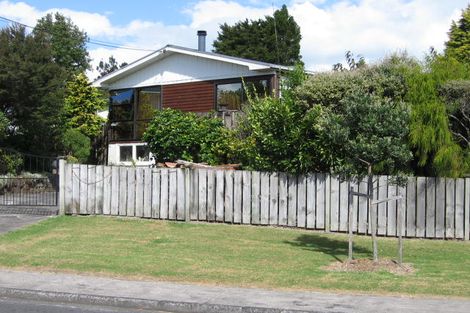 Photo of property in 64 Cliff View Drive, Green Bay, Auckland, 0604