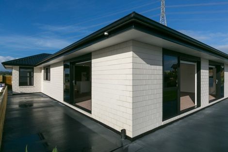 Photo of property in 3f Honeyfield Drive, Whalers Gate, New Plymouth, 4310