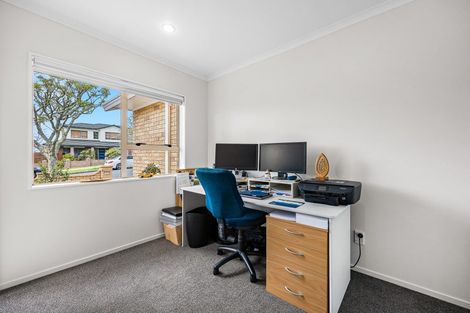 Photo of property in 30 Vermeer Place, West Harbour, Auckland, 0618