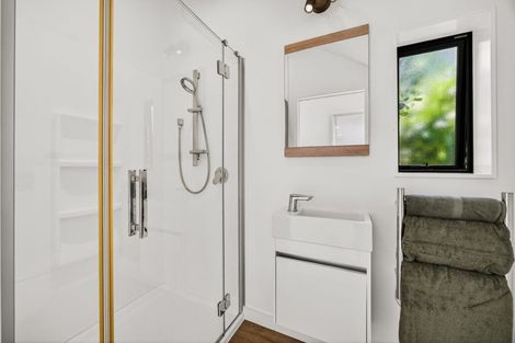 Photo of property in 38 Elliston Crescent, Stanmore Bay, Whangaparaoa, 0932