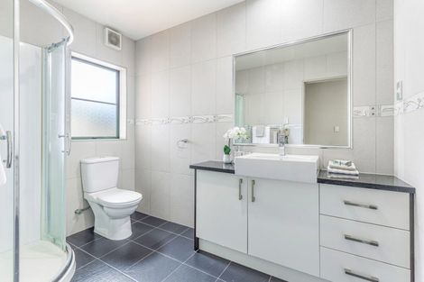 Photo of property in 12 Kunzea Place, Greenhithe, Auckland, 0632