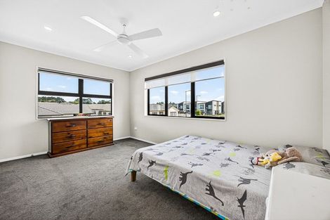 Photo of property in 2 Lumbarda Drive, Kumeu, 0810