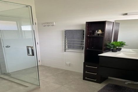 Photo of property in 1/26 Ridge Road, Waiake, Auckland, 0630