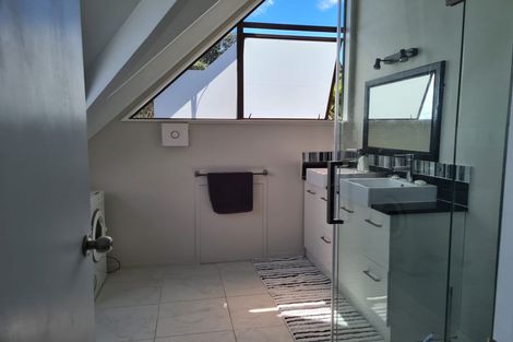 Photo of property in 20 Zita Avenue, Matakatia, Whangaparaoa, 0930