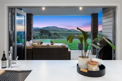 Photo of property in 22 Cyprus Place, Fitzherbert, Palmerston North, 4410