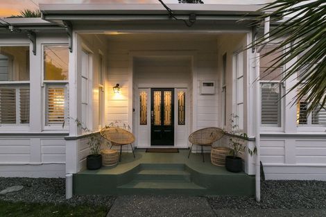 Photo of property in 240 Sutherland Road, Lyall Bay, Wellington, 6022