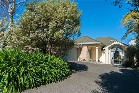 Photo of property in 21 Taroka Close, Pinehill, Auckland, 0632