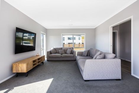 Photo of property in 65 Queen Charlotte Drive, Aotea, Porirua, 5024