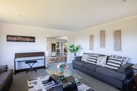 Photo of property in 74 Fernbrook Drive, Hurworth, New Plymouth, 4310