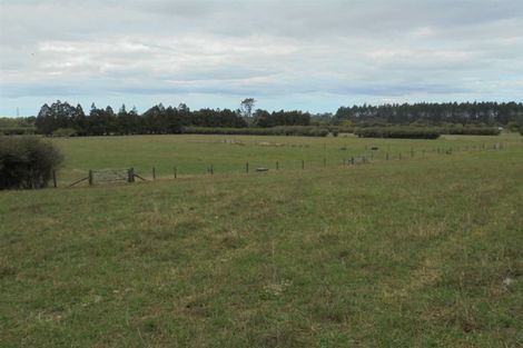 Photo of property in 691 Waitakere Road, Kumeu, 0891