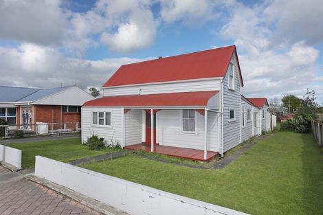 Photo of property in 107 Bridge Street, Bulls, 4818