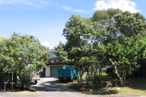 Photo of property in 9 Aralia Road, Sunnynook, Auckland, 0620