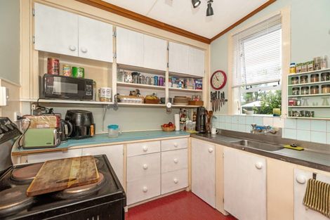 Photo of property in 35 De Lautour Road, Inner Kaiti, Gisborne, 4010