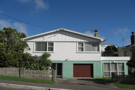 Photo of property in 71 Kenmore Street, Newlands, Wellington, 6037